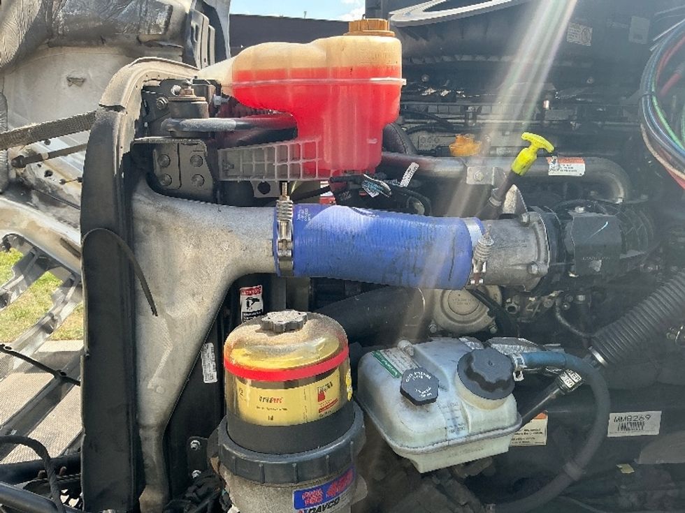 Day Cab Tractor-Heavy Duty Tractors-Freightliner-2021-T11664ST-Chicopee-MA-610,395\n\t\tmiles-$ 28,000 - Image 16