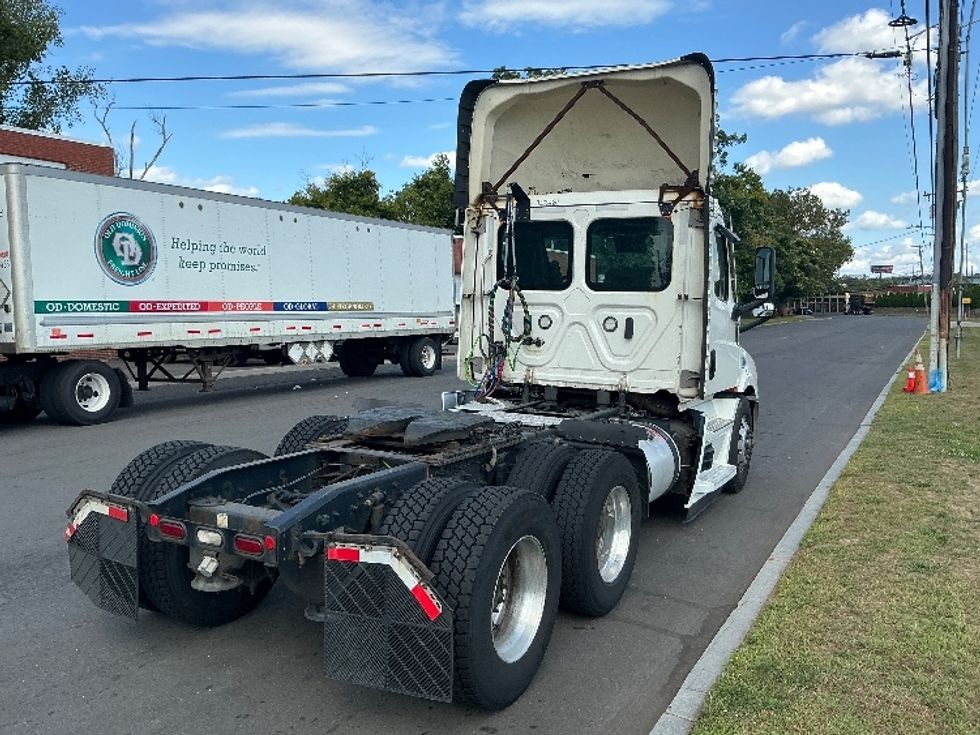 Day Cab Tractor-Heavy Duty Tractors-Freightliner-2021-T11664ST-Chicopee-MA-610,395\n\t\tmiles-$ 28,000 - Image 18