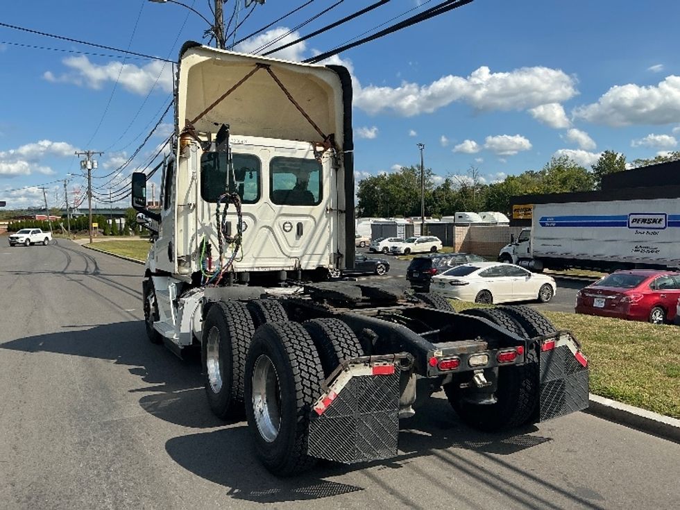 Day Cab Tractor-Heavy Duty Tractors-Freightliner-2021-T11664ST-Chicopee-MA-610,395\n\t\tmiles-$ 28,000 - Image 5
