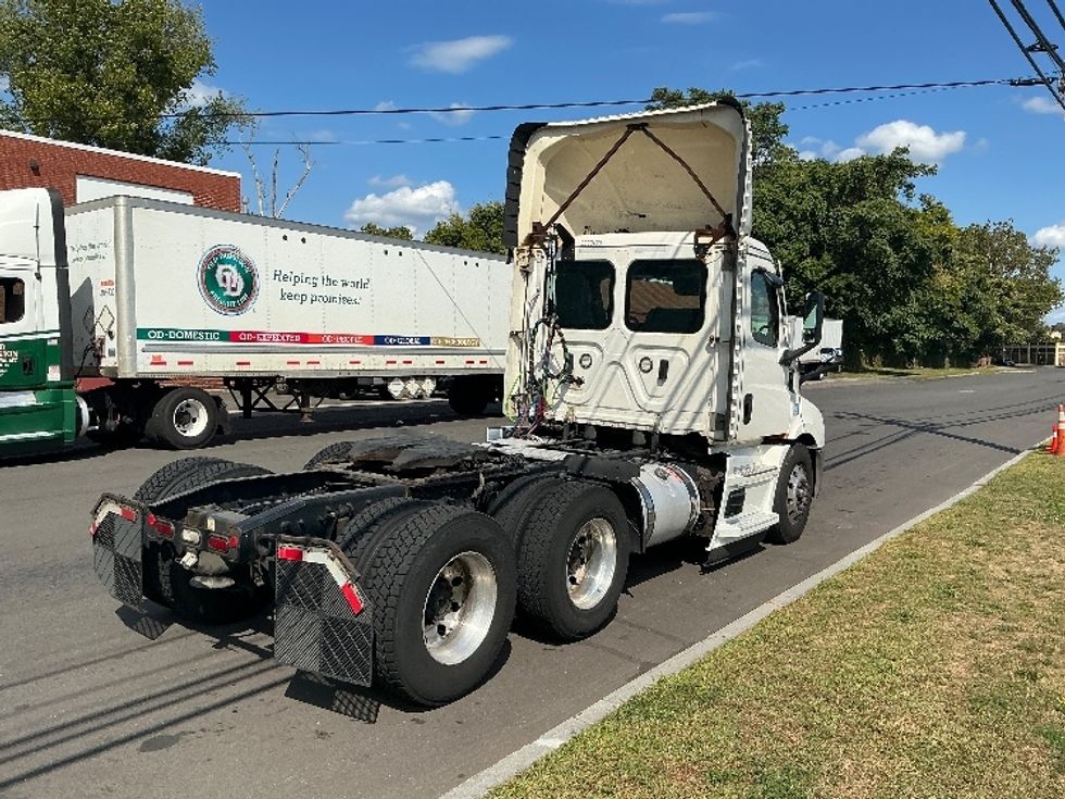 Day Cab Tractor-Heavy Duty Tractors-Freightliner-2021-T11664ST-Chicopee-MA-610,395\n\t\tmiles-$ 28,000 - Image 7