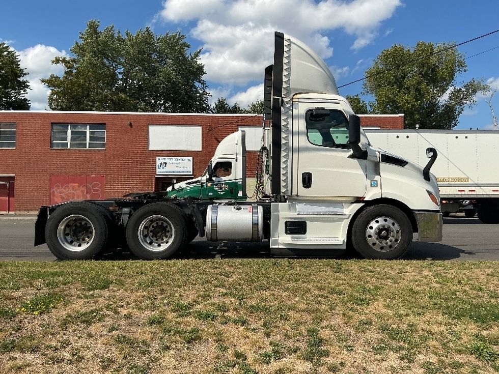 Day Cab Tractor-Heavy Duty Tractors-Freightliner-2021-T11664ST-Chicopee-MA-610,395\n\t\tmiles-$ 28,000 - Image 8