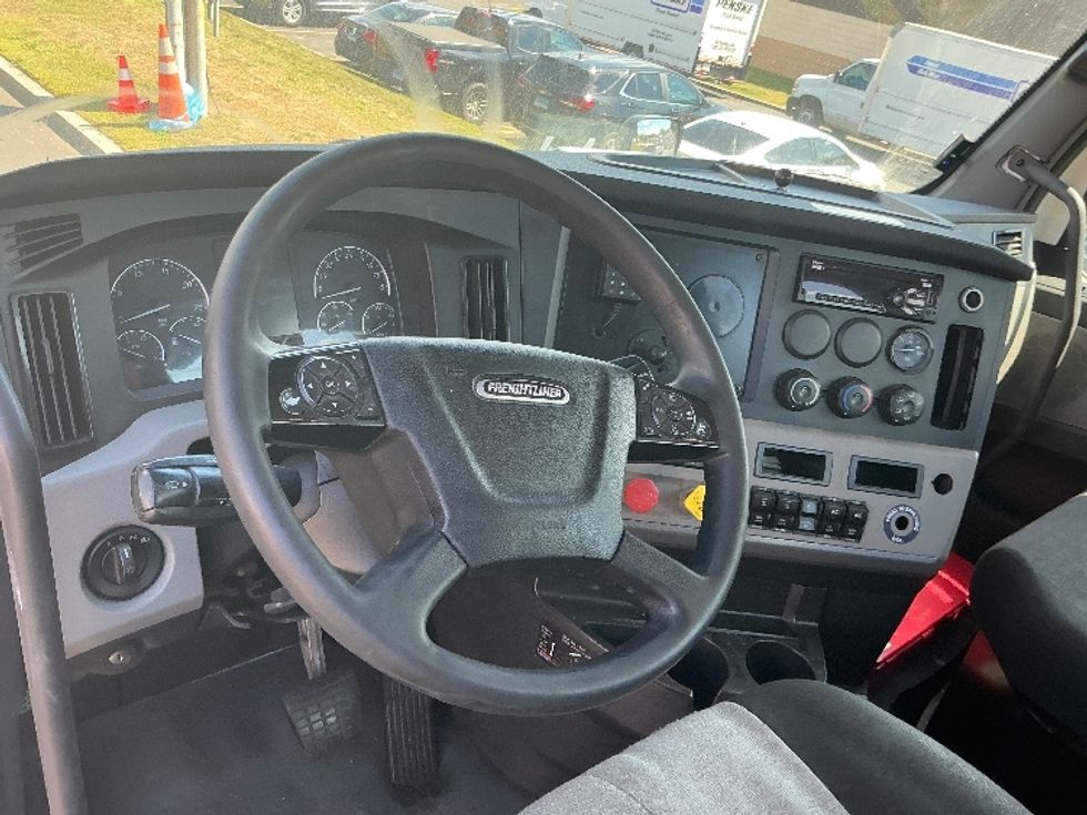 Day Cab Tractor-Heavy Duty Tractors-Freightliner-2021-T11664ST-Chicopee-MA-627,619\n\t\tmiles-$ 27,250 - Image 11