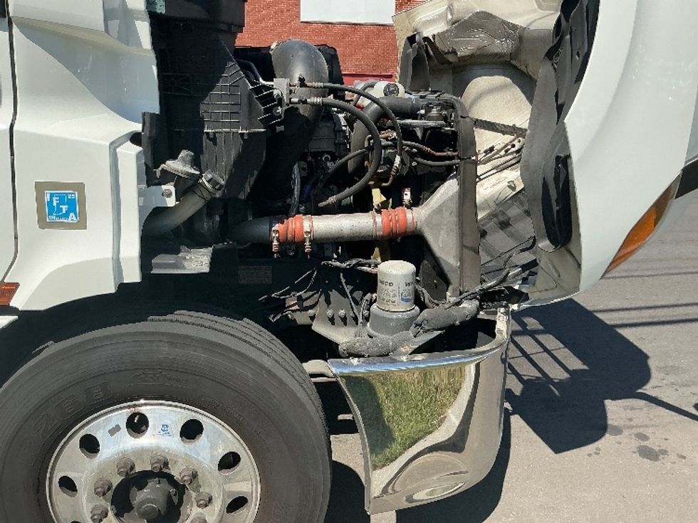Day Cab Tractor-Heavy Duty Tractors-Freightliner-2021-T11664ST-Chicopee-MA-627,619\n\t\tmiles-$ 27,250 - Image 15