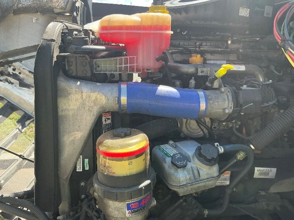 Day Cab Tractor-Heavy Duty Tractors-Freightliner-2021-T11664ST-Chicopee-MA-627,619\n\t\tmiles-$ 27,250 - Image 16