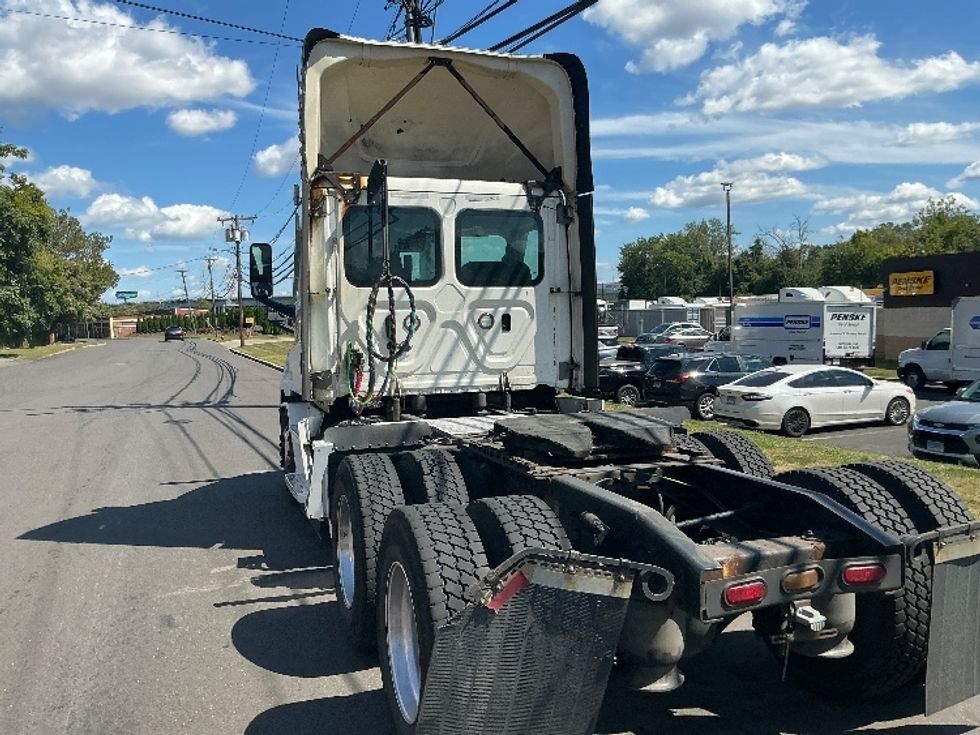 Day Cab Tractor-Heavy Duty Tractors-Freightliner-2021-T11664ST-Chicopee-MA-627,619\n\t\tmiles-$ 27,250 - Image 17