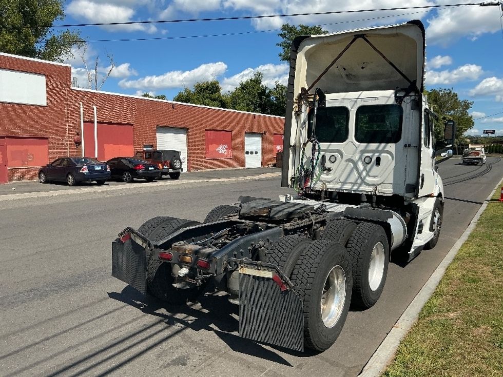 Day Cab Tractor-Heavy Duty Tractors-Freightliner-2021-T11664ST-Chicopee-MA-627,619\n\t\tmiles-$ 27,250 - Image 18