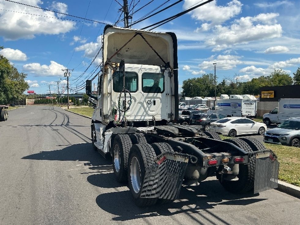 Day Cab Tractor-Heavy Duty Tractors-Freightliner-2021-T11664ST-Chicopee-MA-627,619\n\t\tmiles-$ 27,250 - Image 5