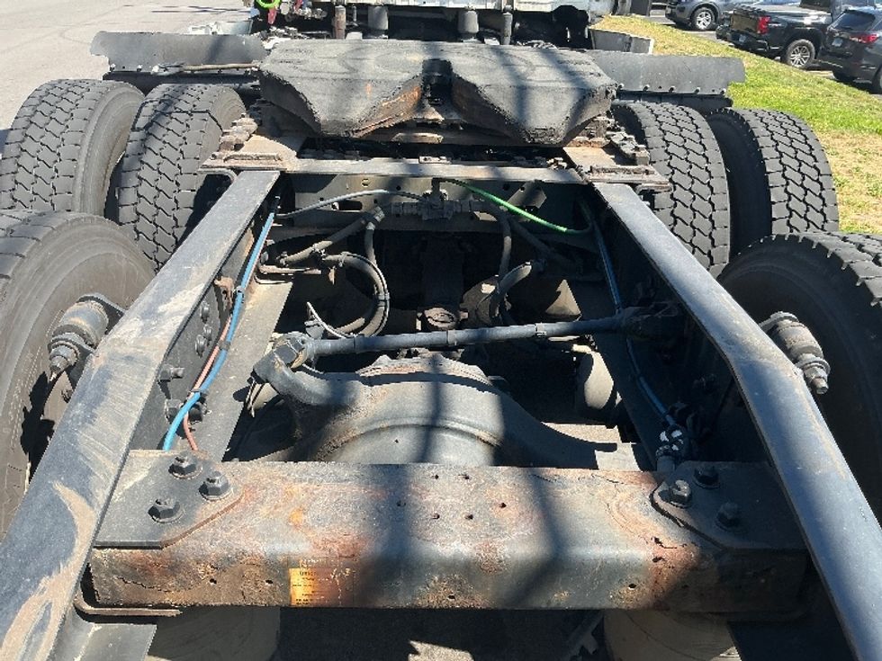 Day Cab Tractor-Heavy Duty Tractors-Freightliner-2021-T11664ST-Chicopee-MA-627,619\n\t\tmiles-$ 27,250 - Image 6