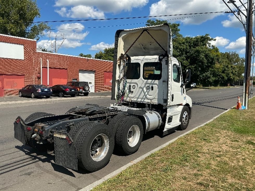 Day Cab Tractor-Heavy Duty Tractors-Freightliner-2021-T11664ST-Chicopee-MA-627,619\n\t\tmiles-$ 27,250 - Image 7