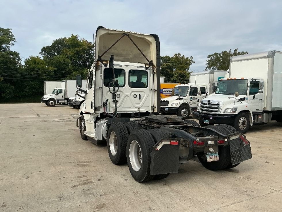 Day Cab Tractor-Heavy Duty Tractors-Freightliner-2021-T11664ST-Chicopee-MA-639,910\n\t\tmiles-$ 29,000 - Image 17