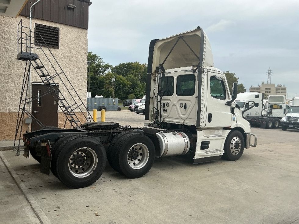 Day Cab Tractor-Heavy Duty Tractors-Freightliner-2021-T11664ST-Chicopee-MA-639,910\n\t\tmiles-$ 29,000 - Image 18