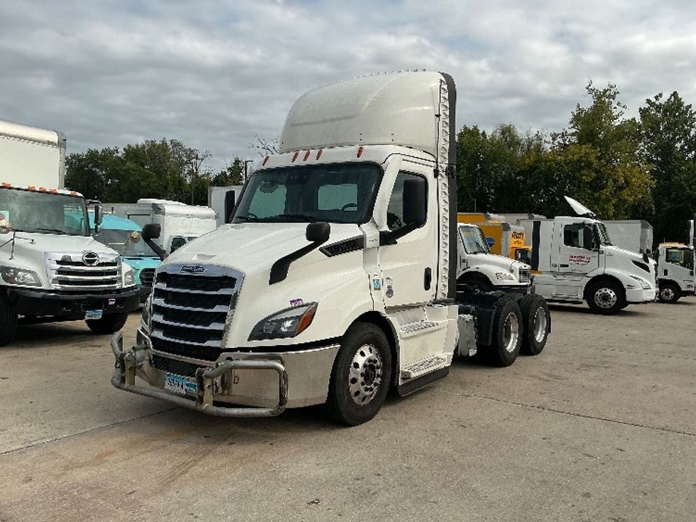 Day Cab Tractor-Heavy Duty Tractors-Freightliner-2021-T11664ST-Chicopee-MA-639,910\n\t\tmiles-$ 29,000 - Image 3