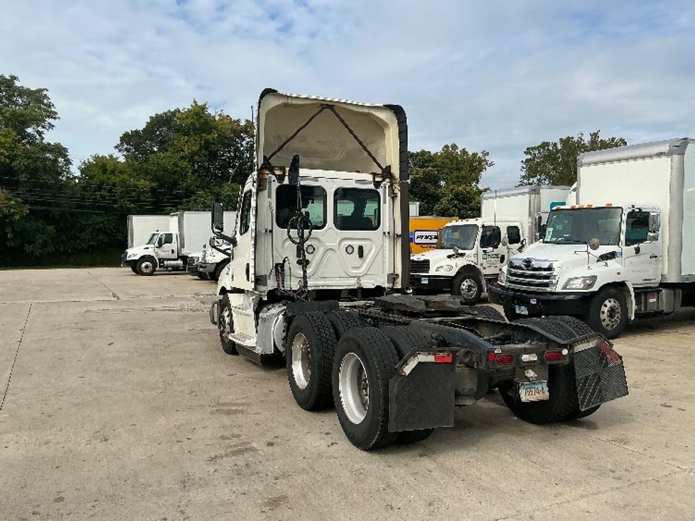 Day Cab Tractor-Heavy Duty Tractors-Freightliner-2021-T11664ST-Chicopee-MA-639,910\n\t\tmiles-$ 29,000 - Image 5