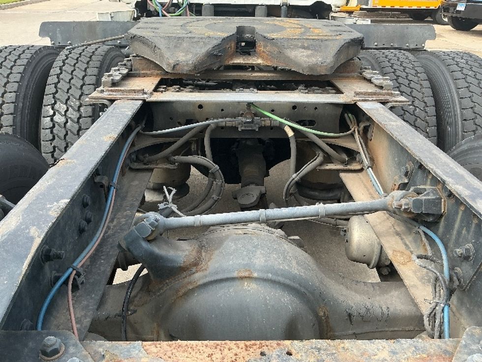 Day Cab Tractor-Heavy Duty Tractors-Freightliner-2021-T11664ST-Chicopee-MA-639,910\n\t\tmiles-$ 29,000 - Image 6