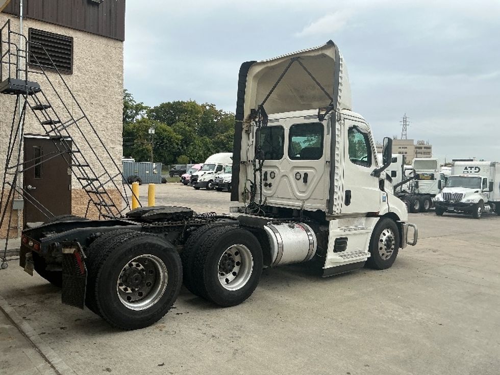 Day Cab Tractor-Heavy Duty Tractors-Freightliner-2021-T11664ST-Chicopee-MA-639,910\n\t\tmiles-$ 29,000 - Image 7