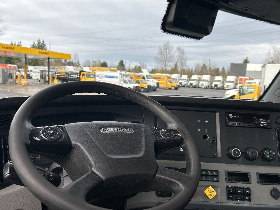Day Cab Tractor-Heavy Duty Tractors-Freightliner-2021-T11664ST-Clackamas-OR-477,178\n\t\tmiles-$ 48,500 - Image 11