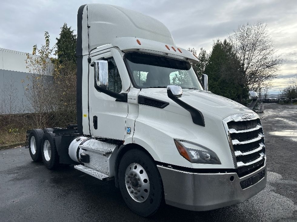 Day Cab Tractor-Heavy Duty Tractors-Freightliner-2021-T11664ST-Clackamas-OR-477,178\n\t\tmiles-$ 48,500 - Image 3