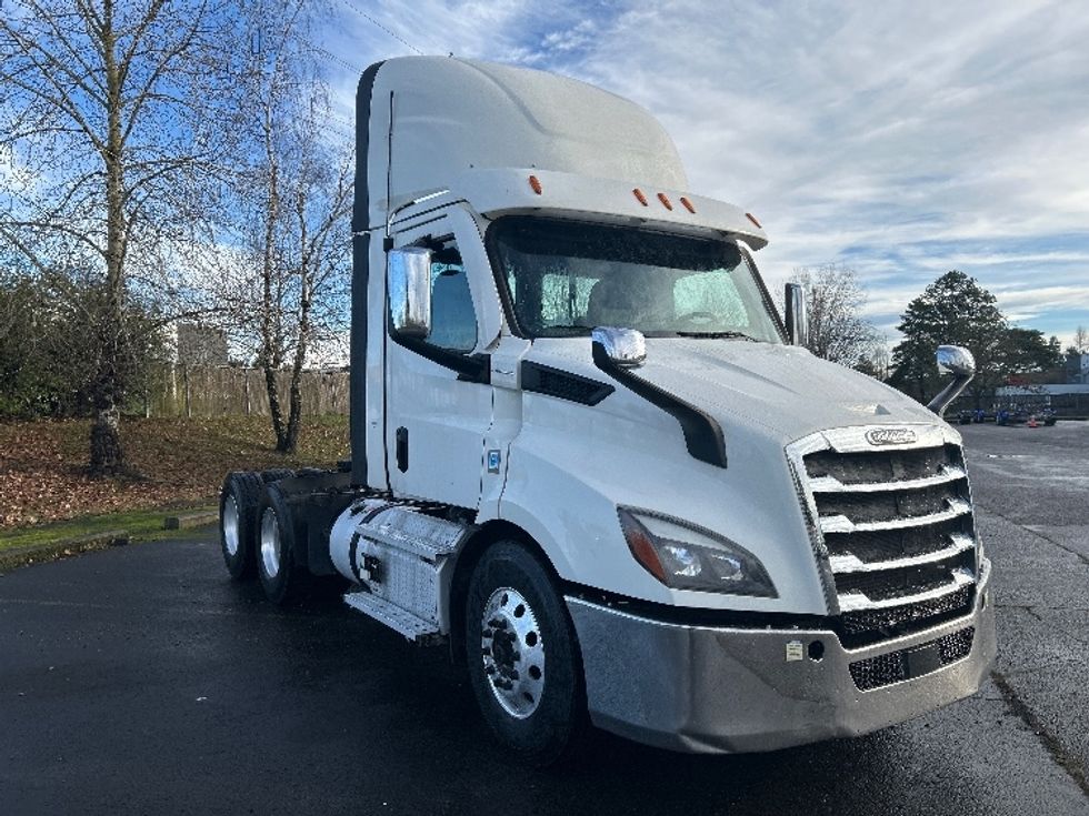 Day Cab Tractor-Heavy Duty Tractors-Freightliner-2021-T11664ST-Clackamas-OR-481,929\n\t\tmiles-$ 48,000 - Image 1