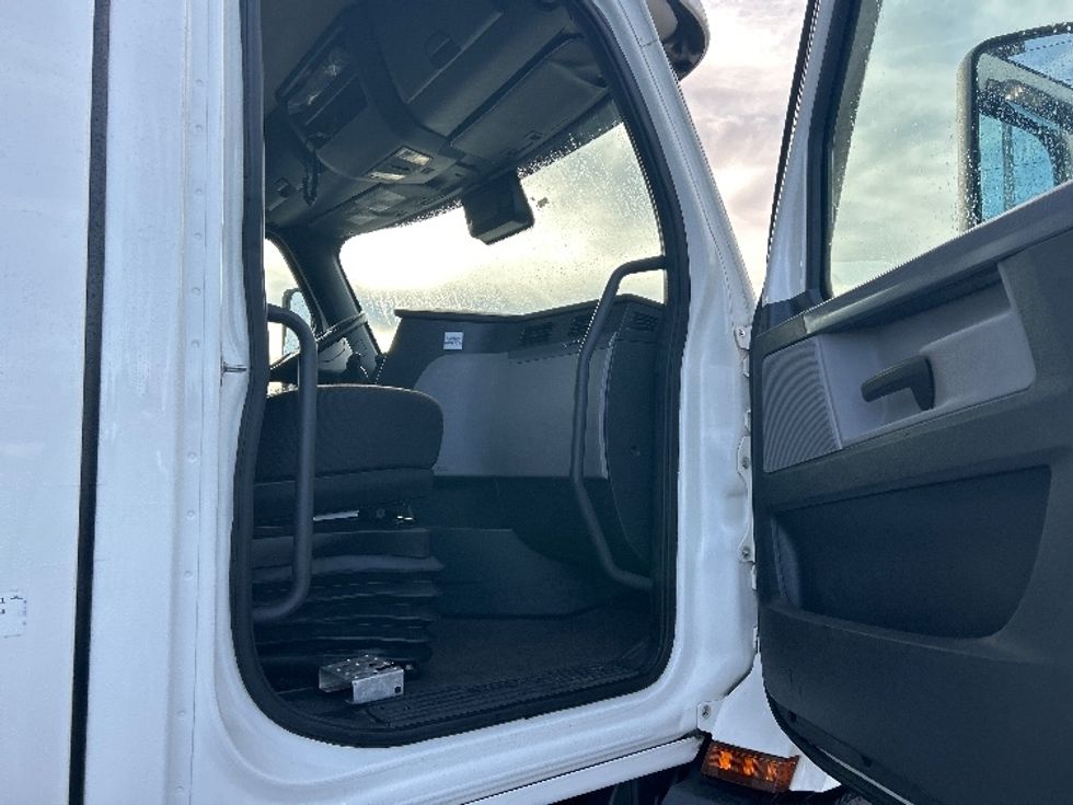 Day Cab Tractor-Heavy Duty Tractors-Freightliner-2021-T11664ST-Clackamas-OR-481,929\n\t\tmiles-$ 48,000 - Image 12