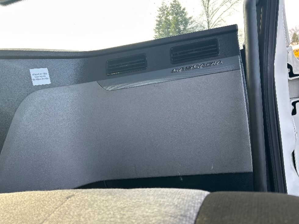 Day Cab Tractor-Heavy Duty Tractors-Freightliner-2021-T11664ST-Clackamas-OR-481,929\n\t\tmiles-$ 48,000 - Image 13