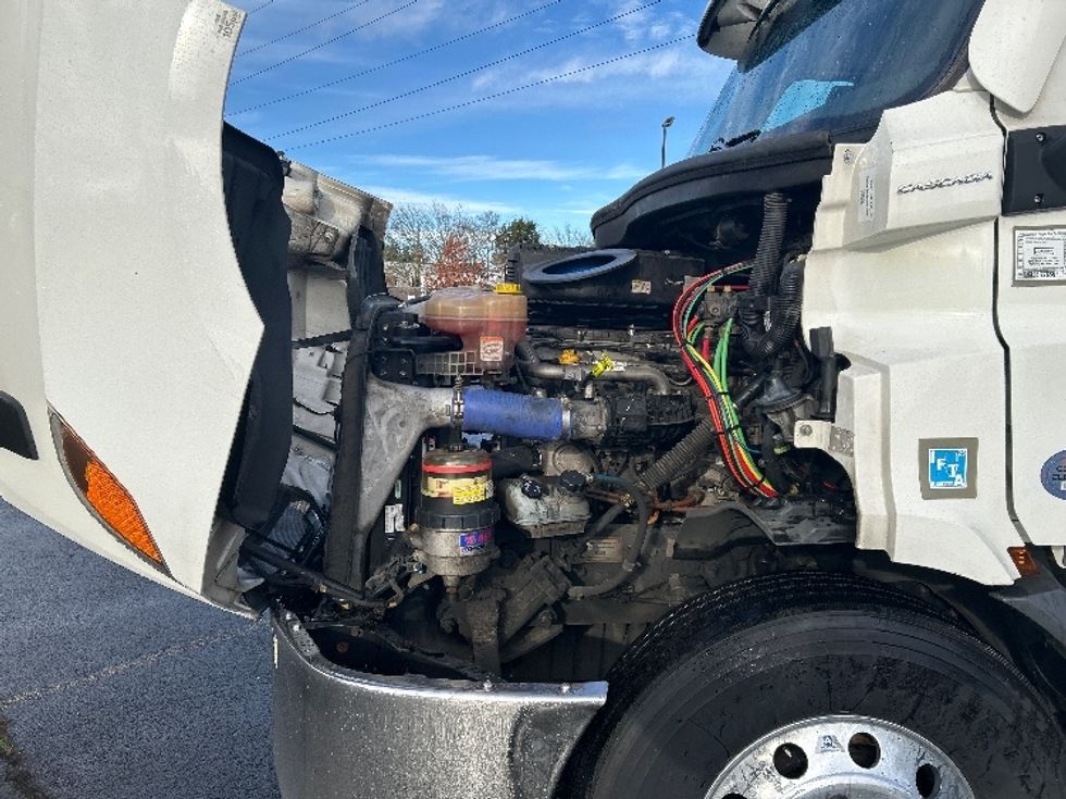 Day Cab Tractor-Heavy Duty Tractors-Freightliner-2021-T11664ST-Clackamas-OR-481,929\n\t\tmiles-$ 48,000 - Image 16