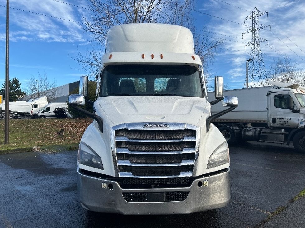 Day Cab Tractor-Heavy Duty Tractors-Freightliner-2021-T11664ST-Clackamas-OR-481,929\n\t\tmiles-$ 48,000 - Image 2