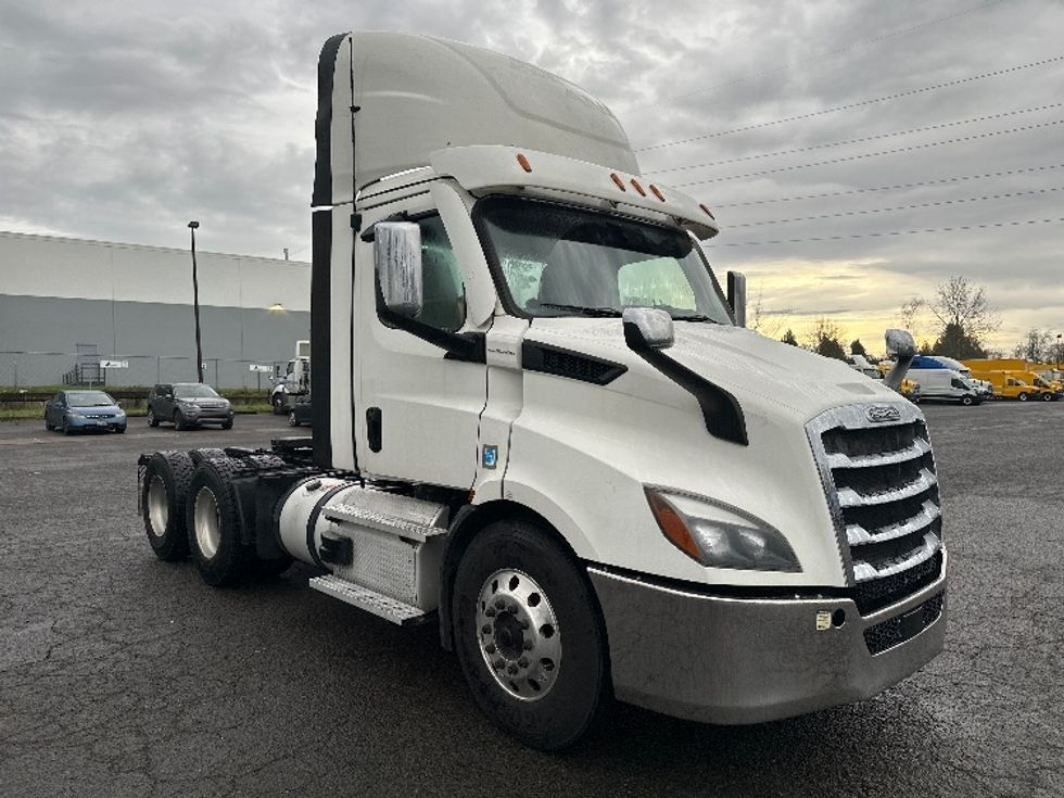 Day Cab Tractor-Heavy Duty Tractors-Freightliner-2021-T11664ST-Clackamas-OR-485,146\n\t\tmiles-$ 47,500 - Image 1