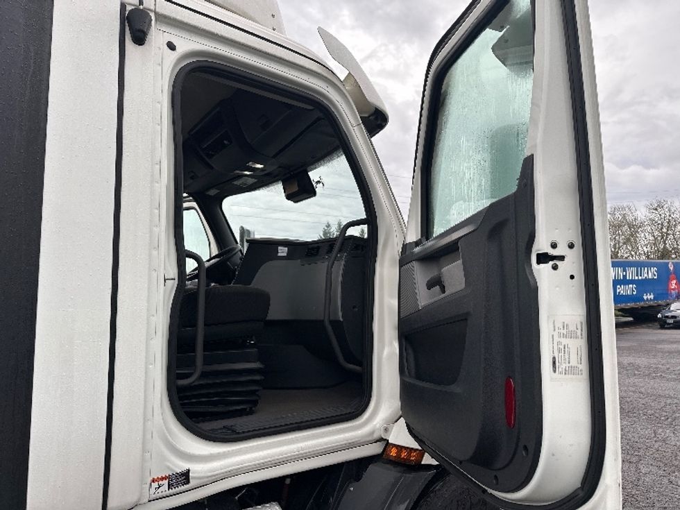 Day Cab Tractor-Heavy Duty Tractors-Freightliner-2021-T11664ST-Clackamas-OR-485,146\n\t\tmiles-$ 47,500 - Image 11