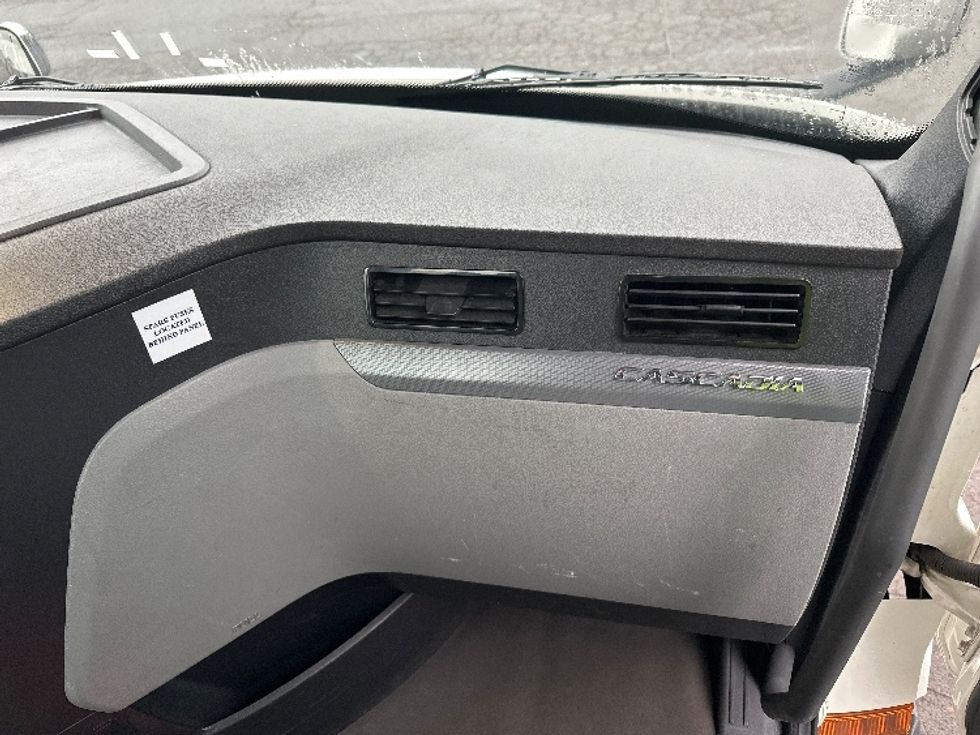 Day Cab Tractor-Heavy Duty Tractors-Freightliner-2021-T11664ST-Clackamas-OR-485,146\n\t\tmiles-$ 47,500 - Image 12