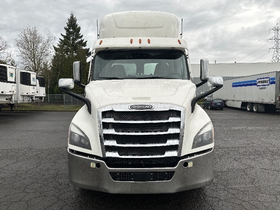 Day Cab Tractor-Heavy Duty Tractors-Freightliner-2021-T11664ST-Clackamas-OR-485,146\n\t\tmiles-$ 47,500 - Image 2