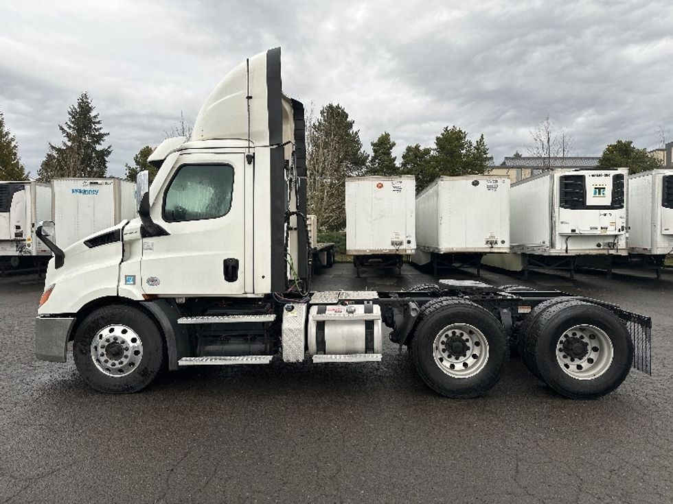 Day Cab Tractor-Heavy Duty Tractors-Freightliner-2021-T11664ST-Clackamas-OR-485,146\n\t\tmiles-$ 47,500 - Image 4