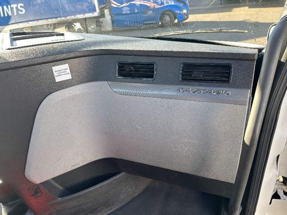 Day Cab Tractor-Heavy Duty Tractors-Freightliner-2021-T11664ST-Clackamas-OR-487,222\n\t\tmiles-$ 48,250 - Image 13