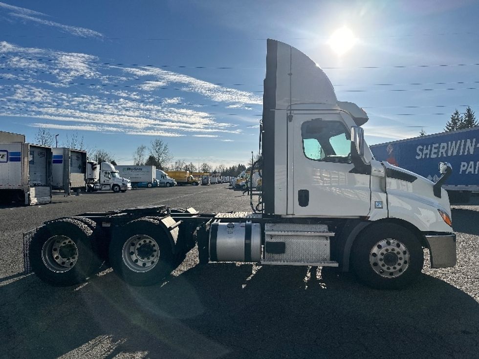 Day Cab Tractor-Heavy Duty Tractors-Freightliner-2021-T11664ST-Clackamas-OR-487,222\n\t\tmiles-$ 48,250 - Image 8