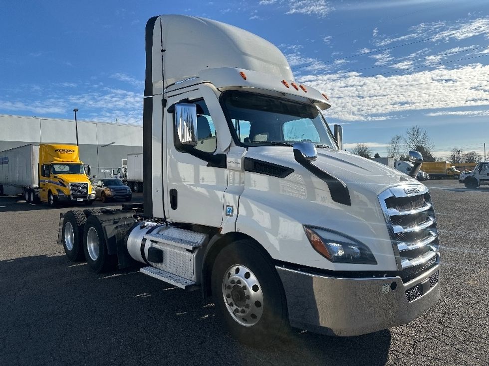 Day Cab Tractor-Heavy Duty Tractors-Freightliner-2021-T11664ST-Clackamas-OR-489,445\n\t\tmiles-$ 47,250 - Image 1
