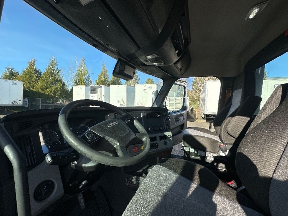 Day Cab Tractor-Heavy Duty Tractors-Freightliner-2021-T11664ST-Clackamas-OR-489,445\n\t\tmiles-$ 47,250 - Image 10