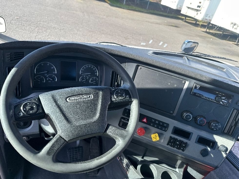 Day Cab Tractor-Heavy Duty Tractors-Freightliner-2021-T11664ST-Clackamas-OR-489,445\n\t\tmiles-$ 47,250 - Image 11