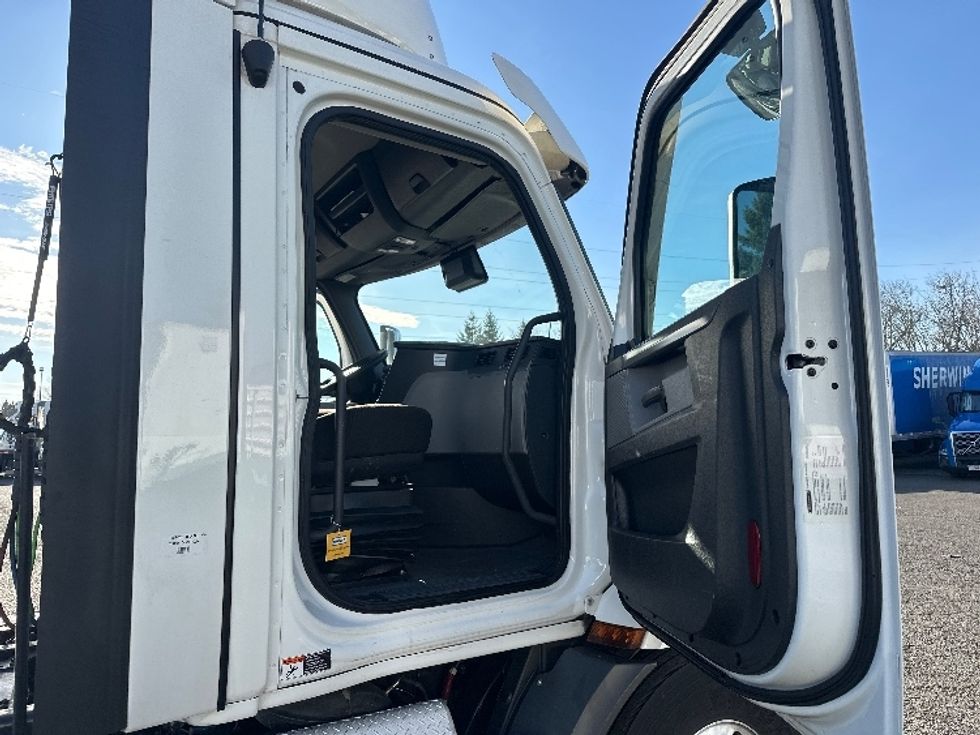 Day Cab Tractor-Heavy Duty Tractors-Freightliner-2021-T11664ST-Clackamas-OR-489,445\n\t\tmiles-$ 47,250 - Image 12