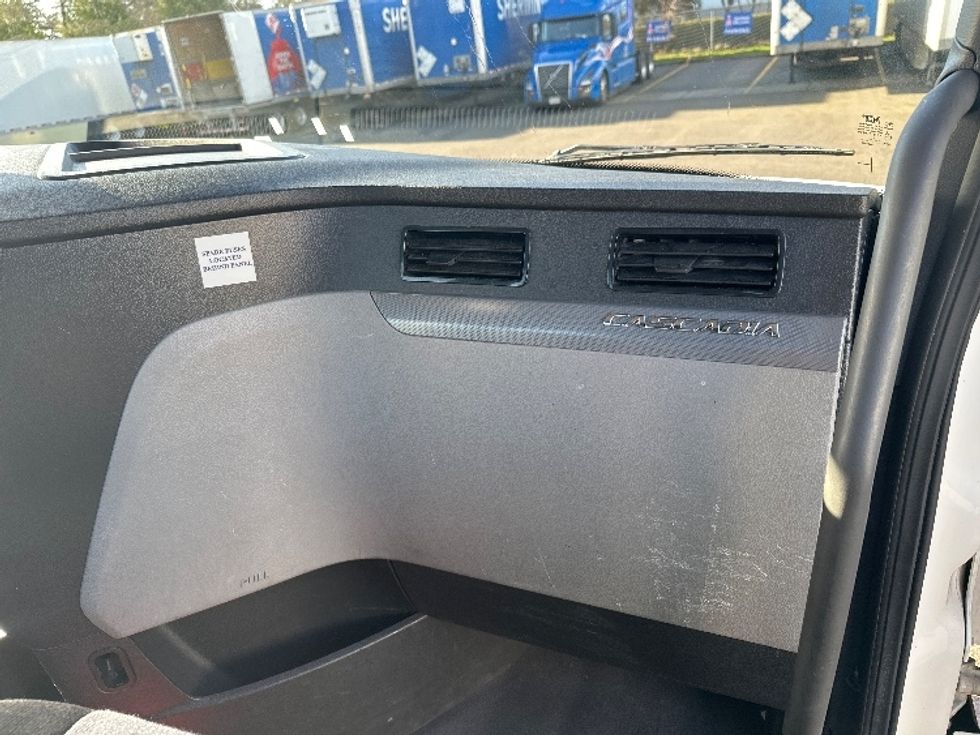 Day Cab Tractor-Heavy Duty Tractors-Freightliner-2021-T11664ST-Clackamas-OR-489,445\n\t\tmiles-$ 47,250 - Image 13