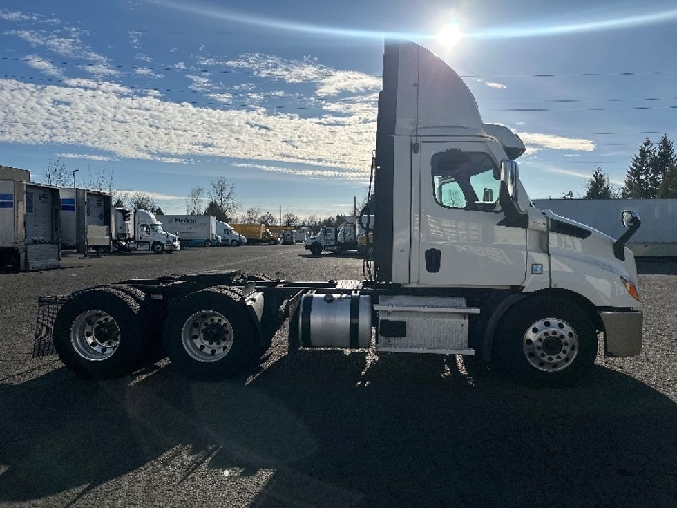 Day Cab Tractor-Heavy Duty Tractors-Freightliner-2021-T11664ST-Clackamas-OR-489,445\n\t\tmiles-$ 47,250 - Image 8