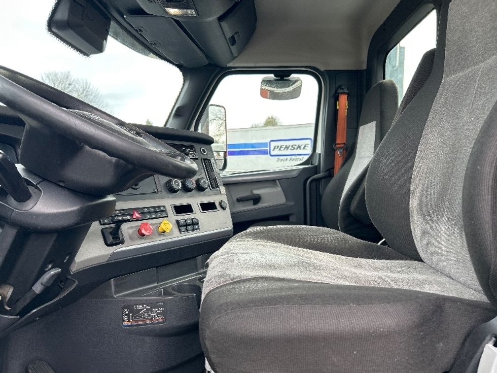 Day Cab Tractor-Heavy Duty Tractors-Freightliner-2021-T11664ST-Clackamas-OR-505,055\n\t\tmiles-$ 45,500 - Image 10