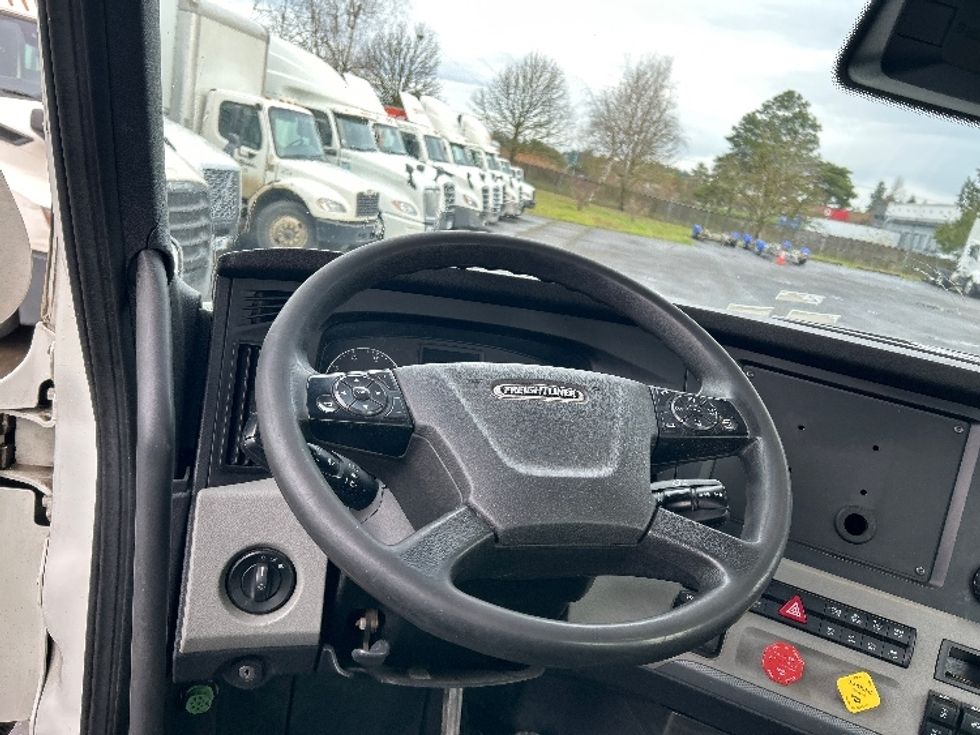 Day Cab Tractor-Heavy Duty Tractors-Freightliner-2021-T11664ST-Clackamas-OR-505,055\n\t\tmiles-$ 45,500 - Image 11
