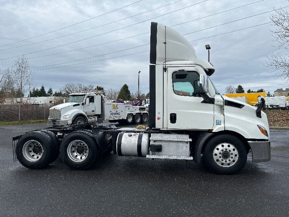 Day Cab Tractor-Heavy Duty Tractors-Freightliner-2021-T11664ST-Clackamas-OR-505,055\n\t\tmiles-$ 45,500 - Image 8