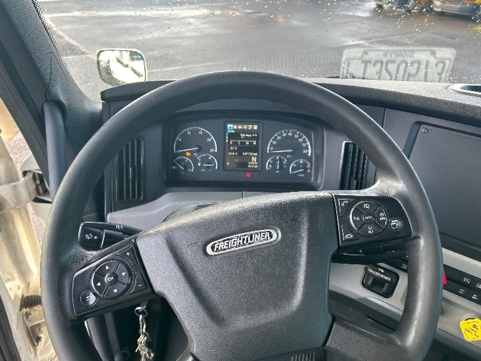 Day Cab Tractor-Heavy Duty Tractors-Freightliner-2021-T11664ST-Clackamas-OR-547,696\n\t\tmiles-$ 41,000 - Image 11