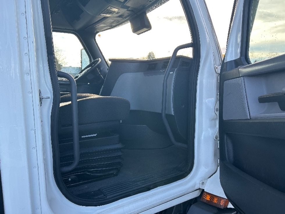 Day Cab Tractor-Heavy Duty Tractors-Freightliner-2021-T11664ST-Clackamas-OR-547,696\n\t\tmiles-$ 41,000 - Image 12