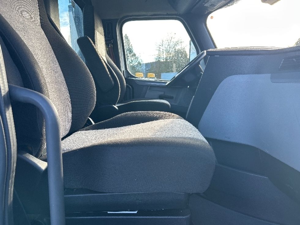 Day Cab Tractor-Heavy Duty Tractors-Freightliner-2021-T11664ST-Clackamas-OR-547,696\n\t\tmiles-$ 41,000 - Image 14