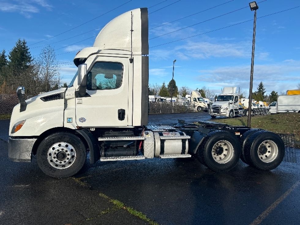Day Cab Tractor-Heavy Duty Tractors-Freightliner-2021-T11664ST-Clackamas-OR-547,696\n\t\tmiles-$ 41,000 - Image 4
