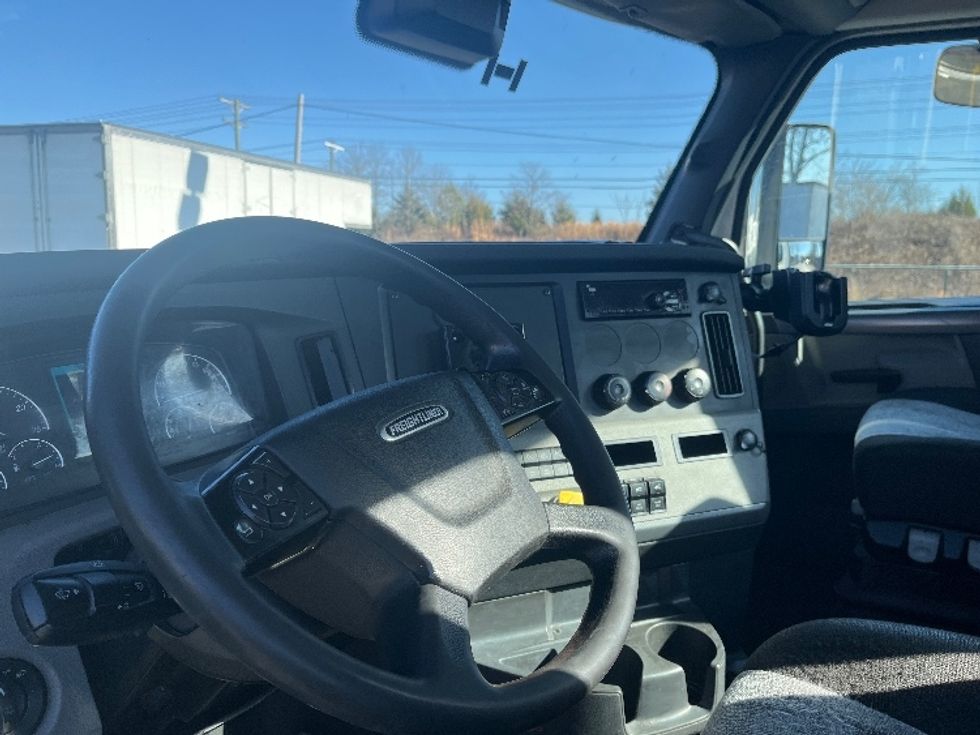Day Cab Tractor-Heavy Duty Tractors-Freightliner-2021-T11664ST-Concord-NC-233,832\n\t\tmiles-$ 67,500 - Image 10