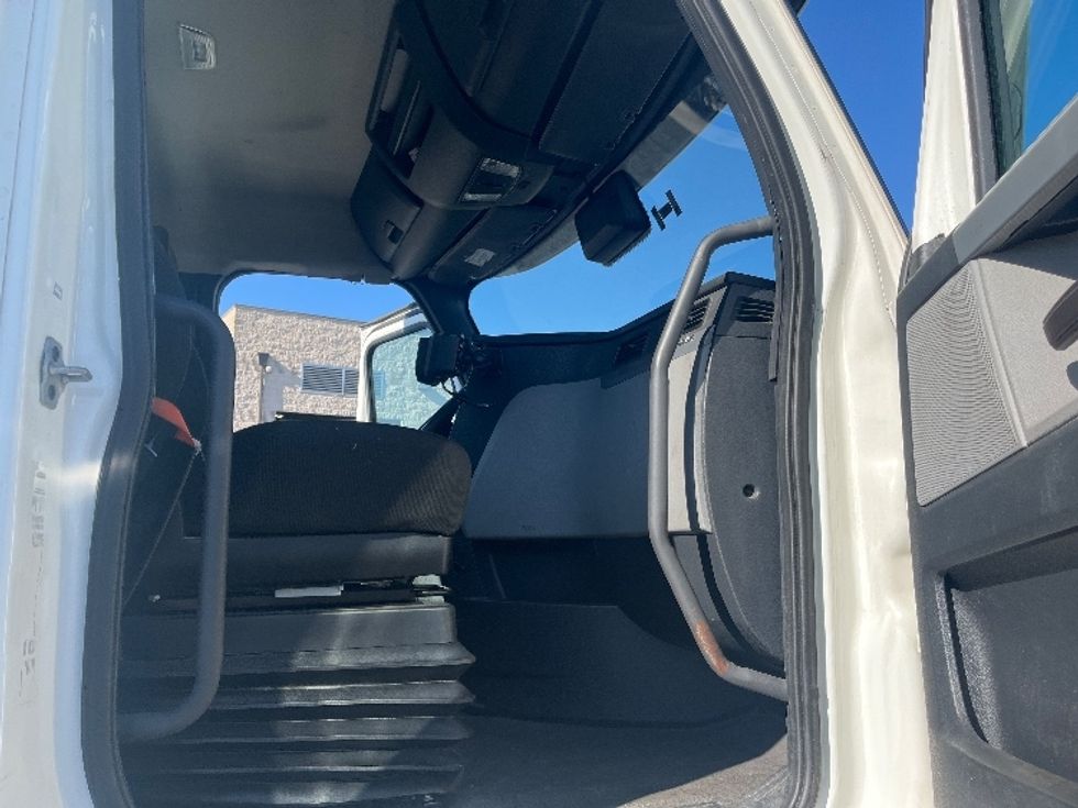 Day Cab Tractor-Heavy Duty Tractors-Freightliner-2021-T11664ST-Concord-NC-233,832\n\t\tmiles-$ 67,500 - Image 12