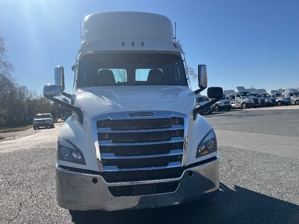 Day Cab Tractor-Heavy Duty Tractors-Freightliner-2021-T11664ST-Concord-NC-233,832\n\t\tmiles-$ 67,500 - Image 2