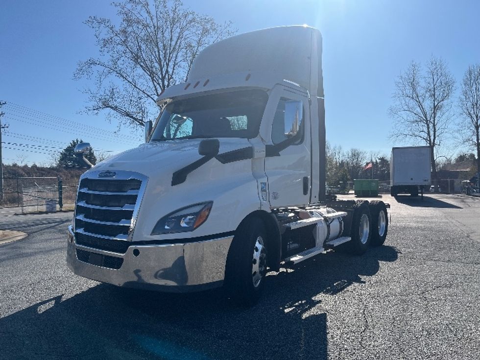 Day Cab Tractor-Heavy Duty Tractors-Freightliner-2021-T11664ST-Concord-NC-233,832\n\t\tmiles-$ 67,500 - Image 3